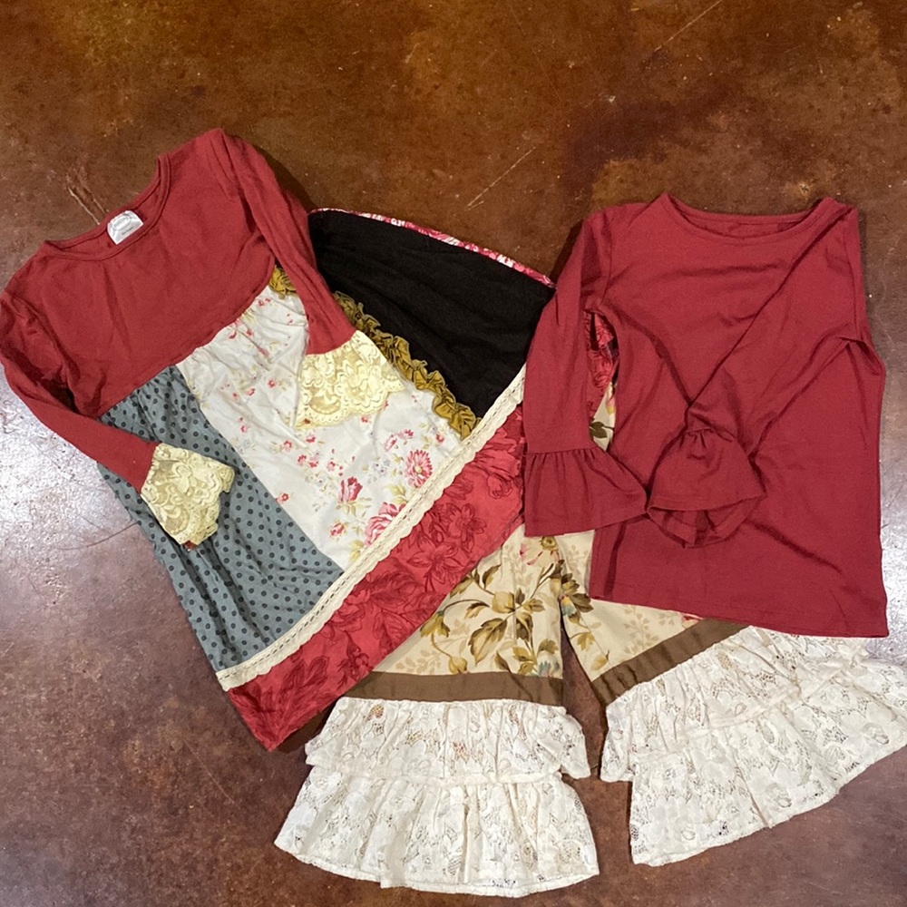 3piece persnickety set. Size 4.  Lightly worn.